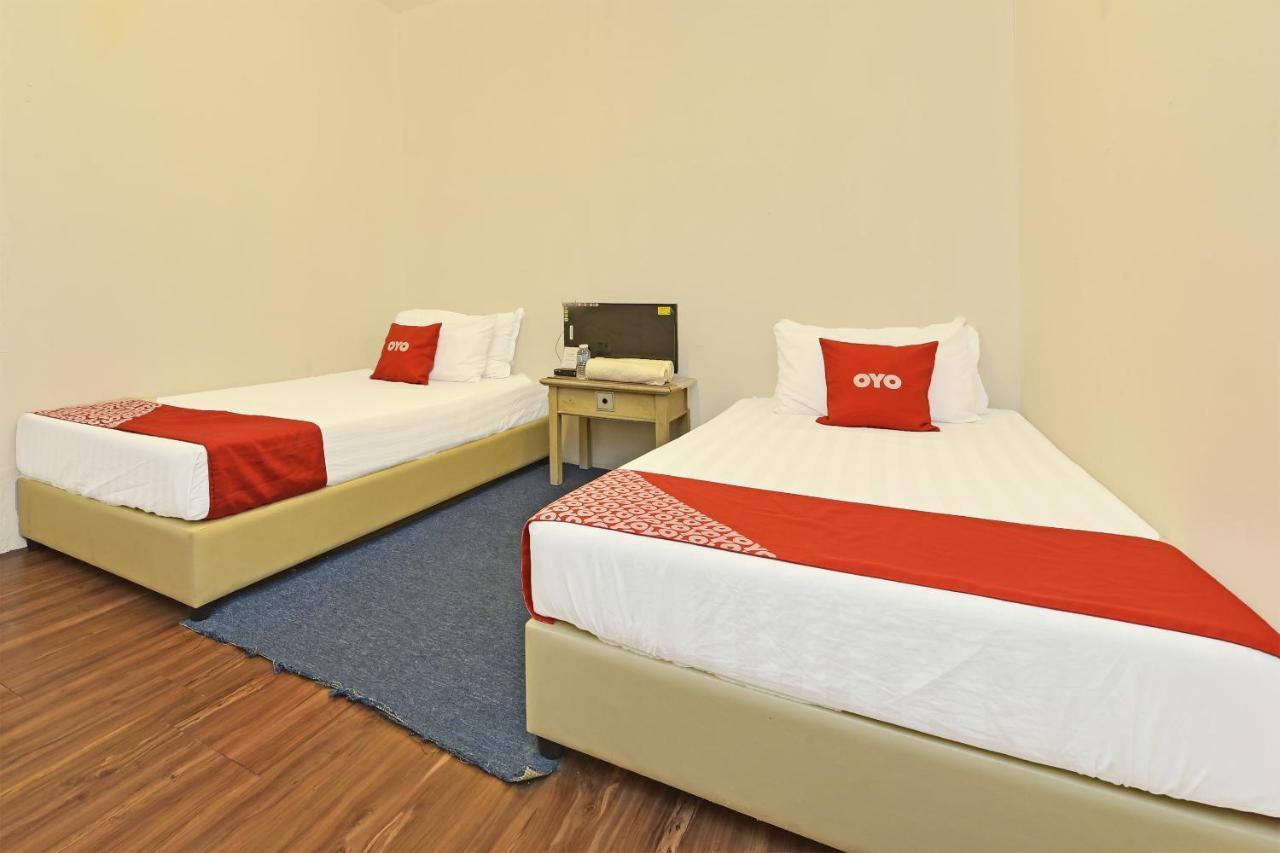 F Hotel Sungai Dua Bukit Exterior foto